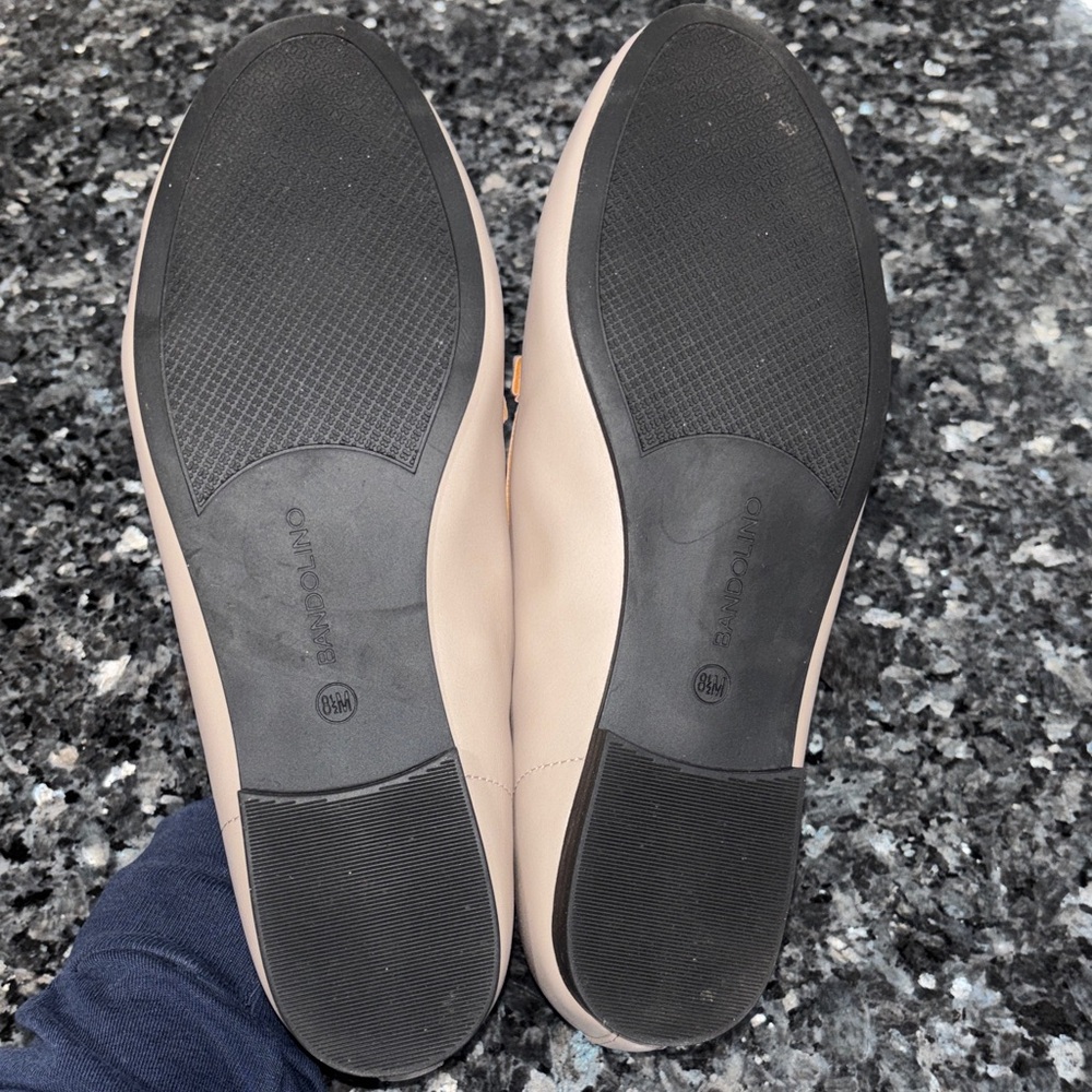 Bandolino Beige Loafers with Black Chain Detail - Picture 3 of 6